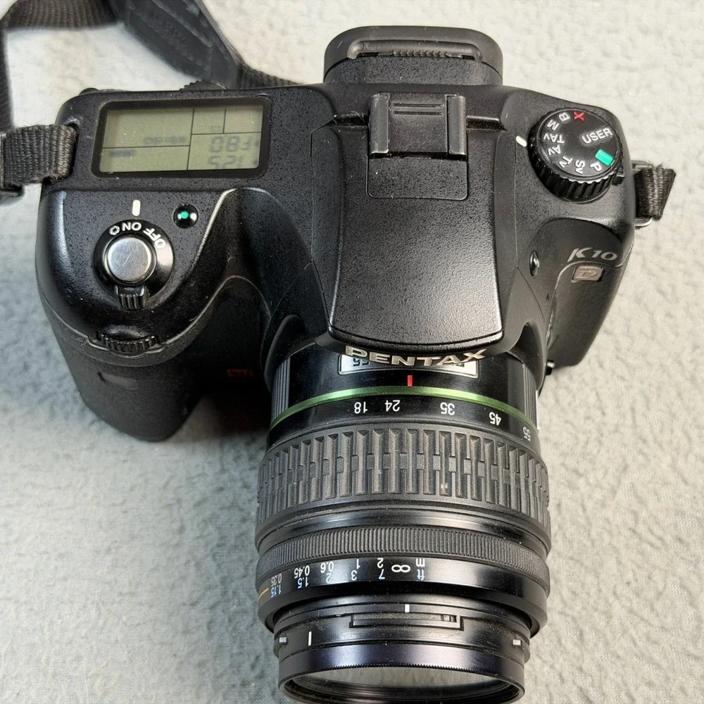 Pentax K10D DSLR Camera Black SMC Pentax DA 18-55mm Lens Battery Charger Case